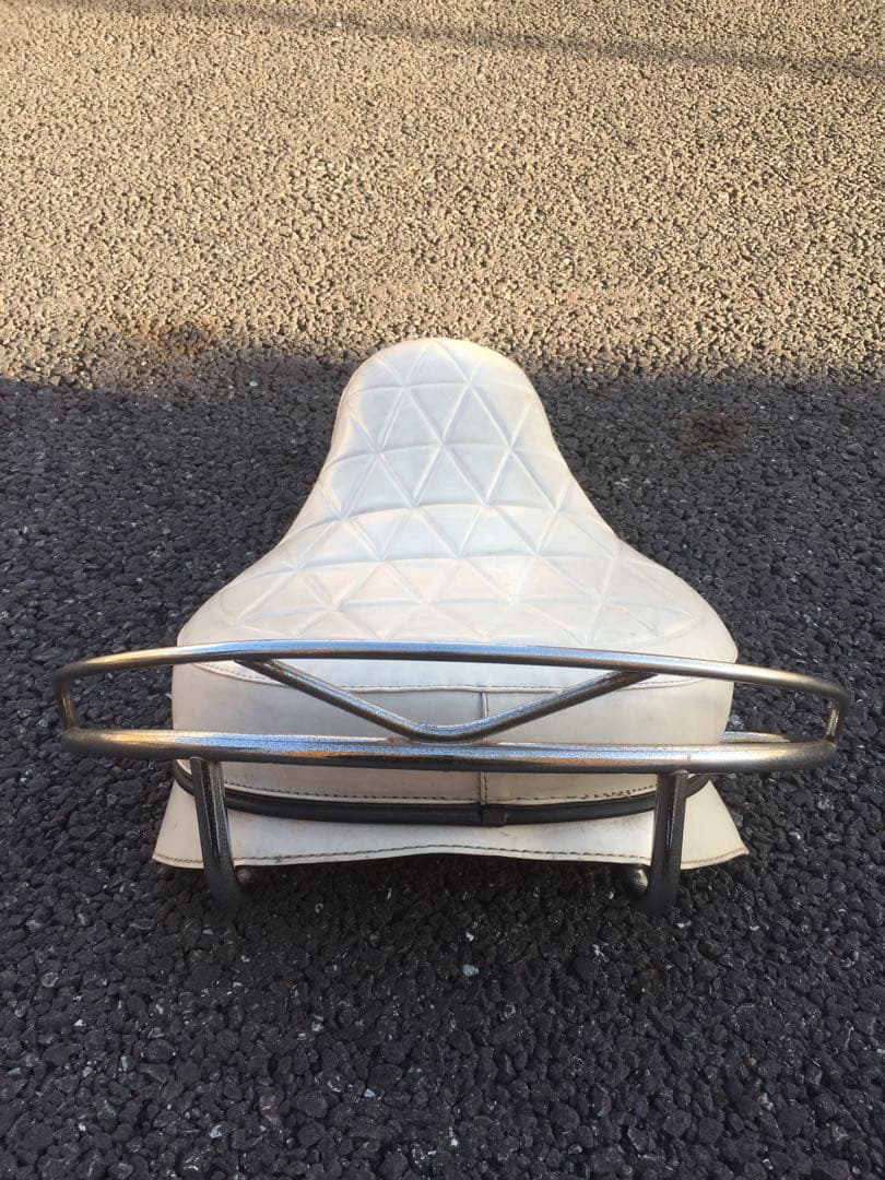 ショベル FLHバディシート