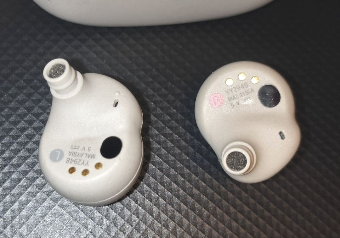 ソニー WF-1000XM4 バッテリー新品交換済 プラチナシルバー