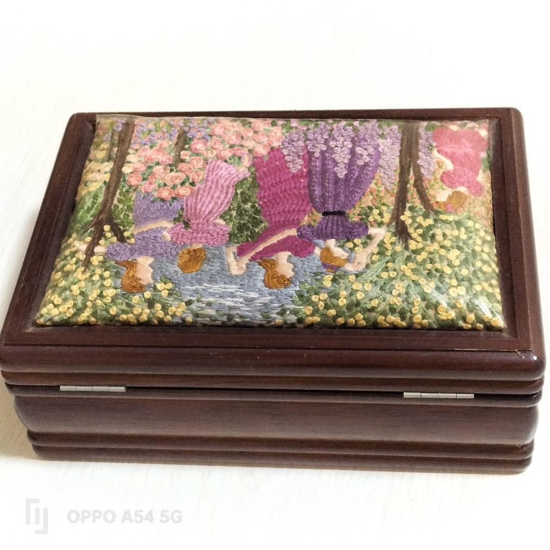 刺繍　アクセサリー木製ボックス 2個