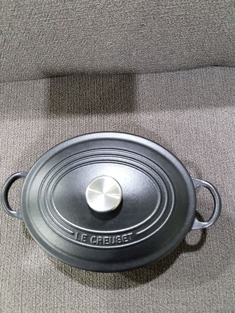 ル・クルーゼ　LE CREUSET　鋳物　ホーロー鍋　ココットオーバル　25cm