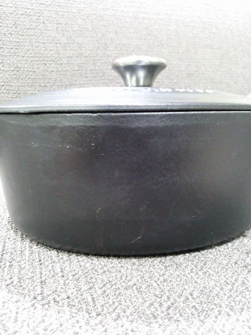 ル・クルーゼ　LE CREUSET　鋳物　ホーロー鍋　ココットオーバル　25cm