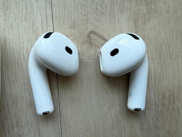 AirPods 4 ノイズキャンセリング ケース付き