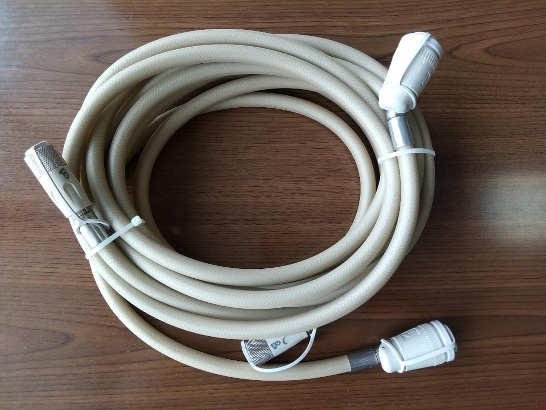 プロパンガスファンヒーター ホワイト スリムデザイン　未使用