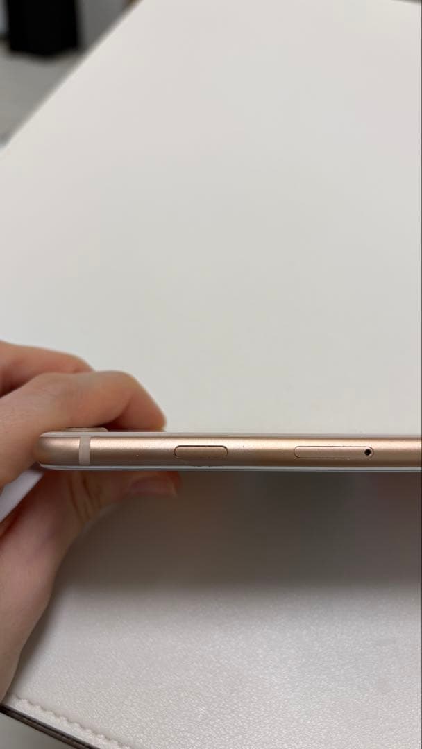 [バッテリー100%/美品]iPhone 8 64GB