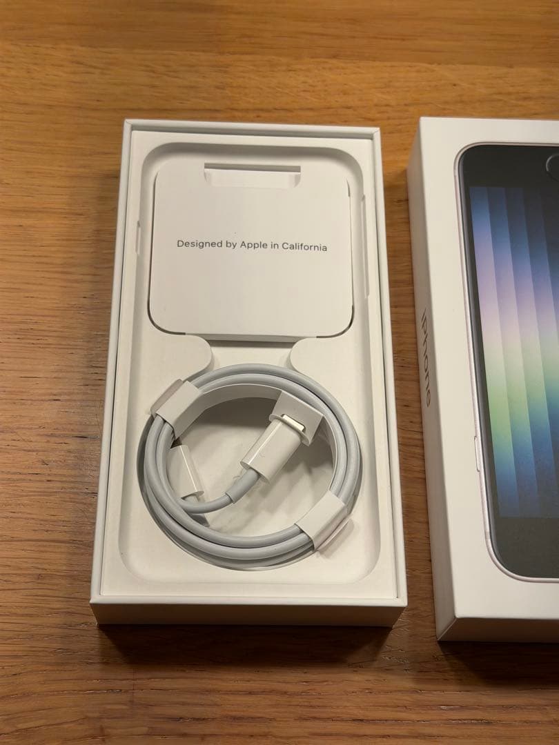 Apple iPhone SE3 64GB ホワイト　スターライト