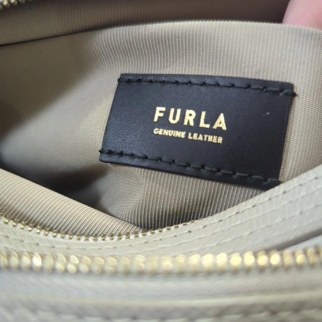 美品　フルラ　リリー　ショルダーバック　肩がけ　斜めがけ　近年モデル