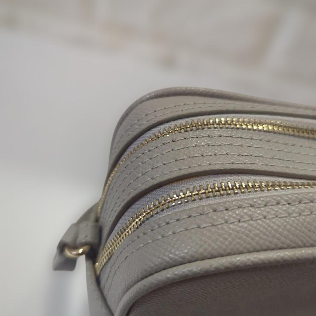 美品　フルラ　リリー　ショルダーバック　肩がけ　斜めがけ　近年モデル