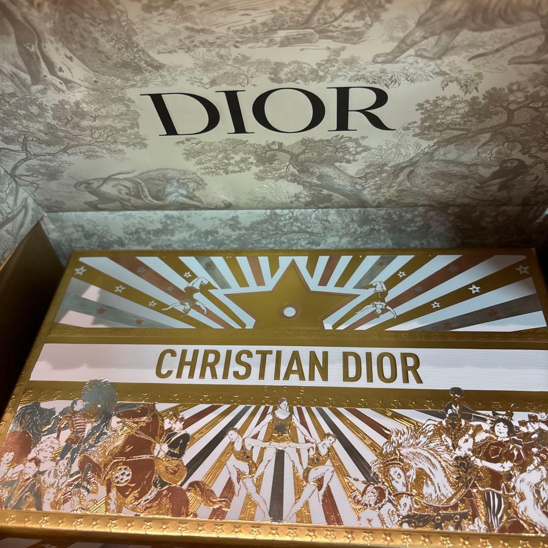 未使用Diorクチュールアイパレットホリデー限定ギフトボックス、サンプル付き