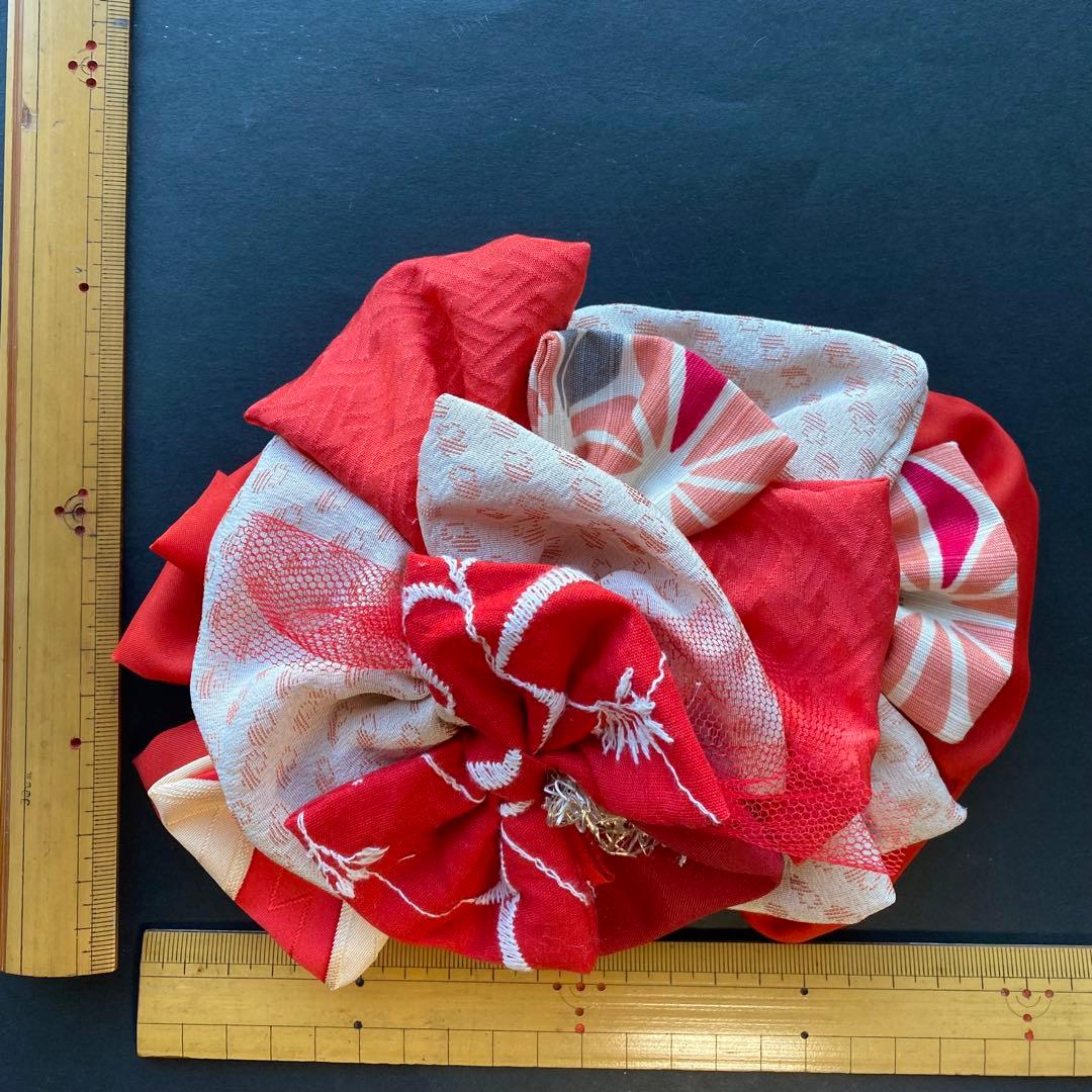 m.y 大きな赤いリボンのヘアアクセサリー とピンクの髪飾り