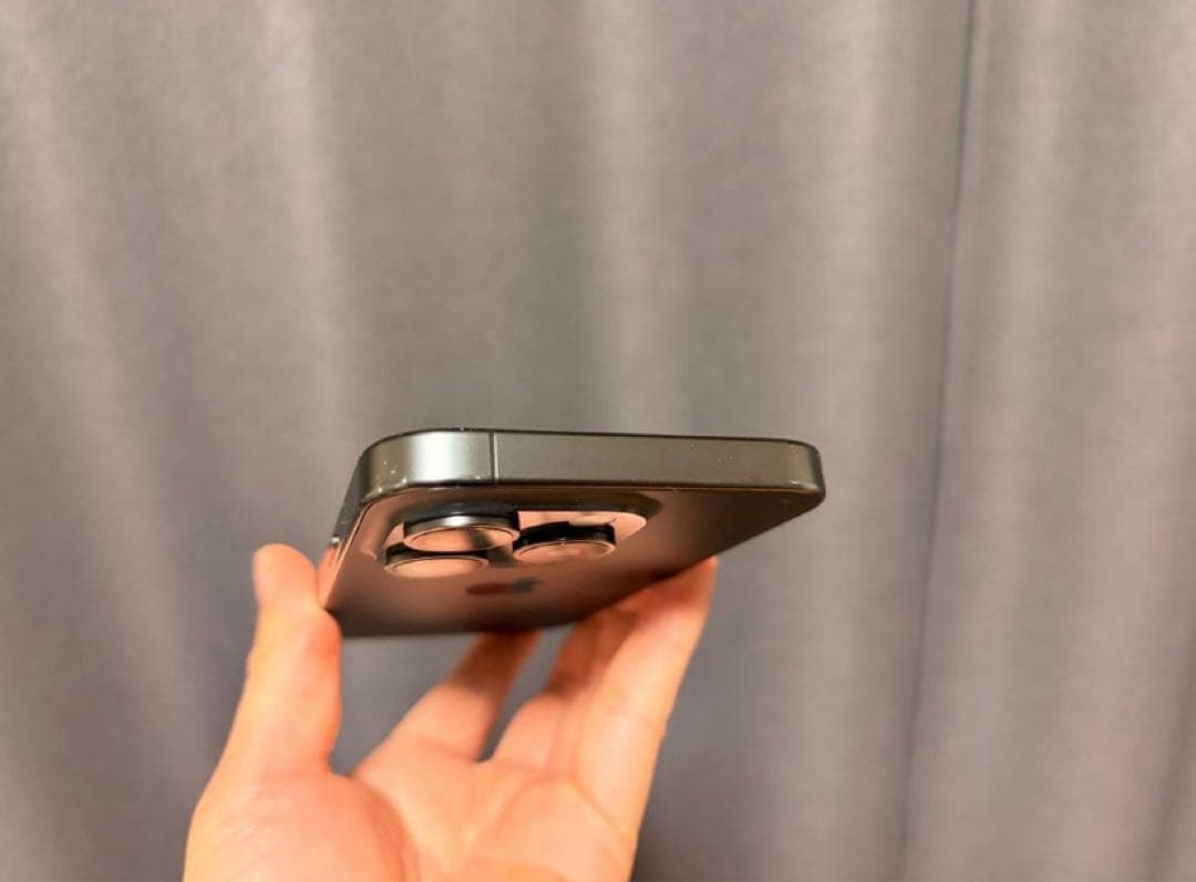 美品　Apple iPhone 15 Pro 256GB ブラックチタニウム