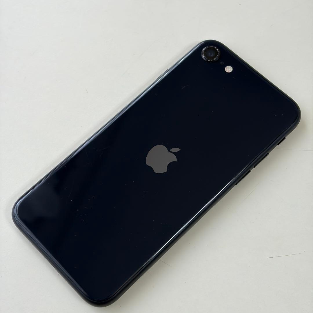 や*者様 バッテリー新品　iPhoneSE第3世代64GB SIMフリー　美品