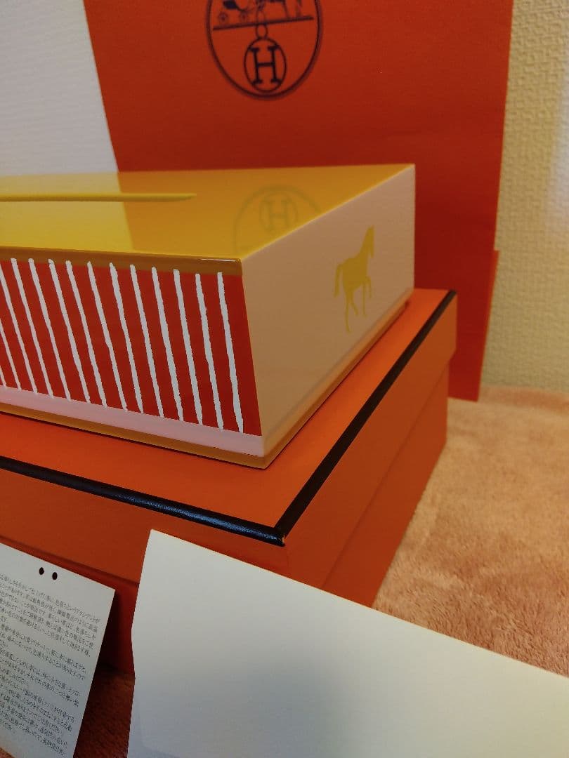 ティッシュボックス