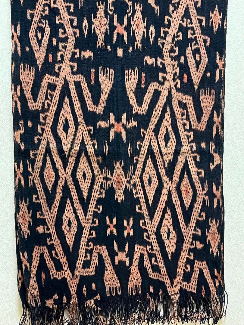50年位前にインドネシアティモール島で手織りされた古いイカット　手紡ぎ　天然染料