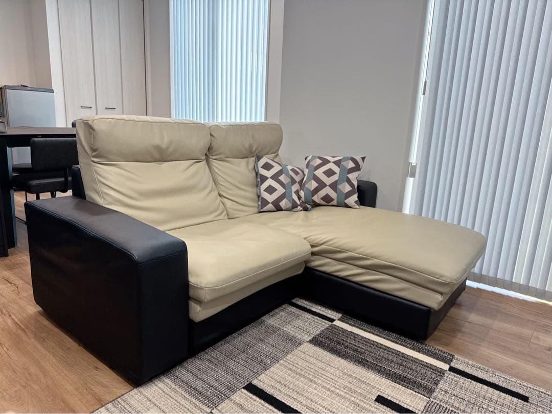 東京インテリア オーダー カウチ ソファー 黒白 シンプル おしゃれ 2人掛け