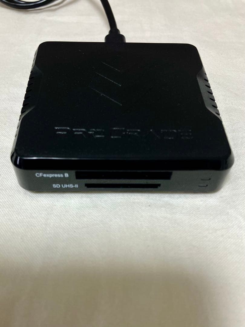プログレード CFexpress TypeB/SDダブルスロットカードリーダー
