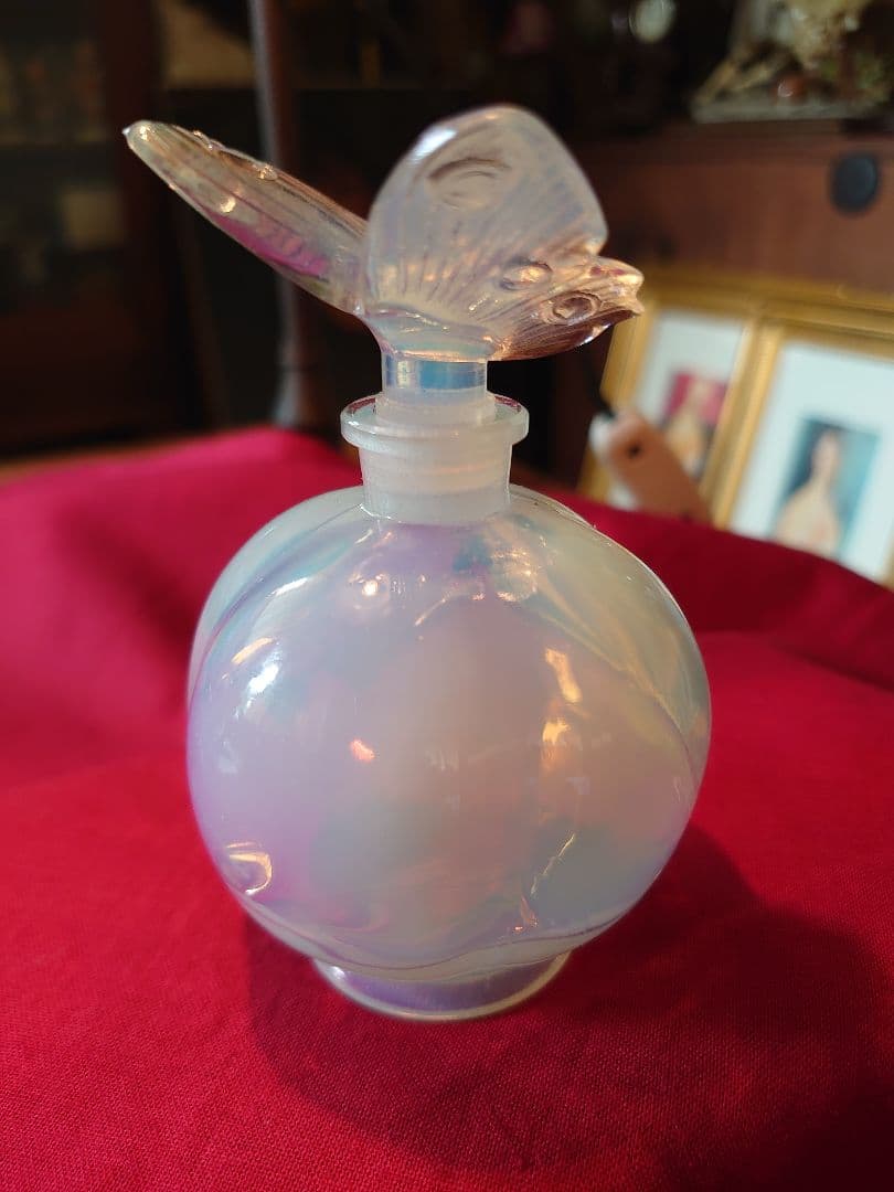フランス1930s'オパールセント「蝶のパフィームボトル」香水瓶