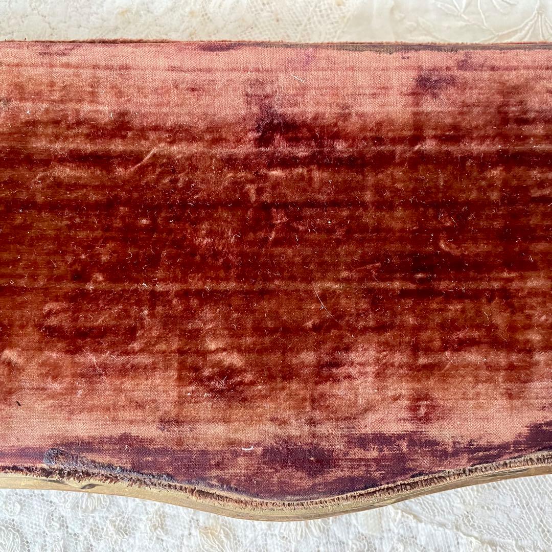 ディスプレイ台座　ポワドレ　フランスアンティーク　店舗什器　ゴールド　ベロア張り