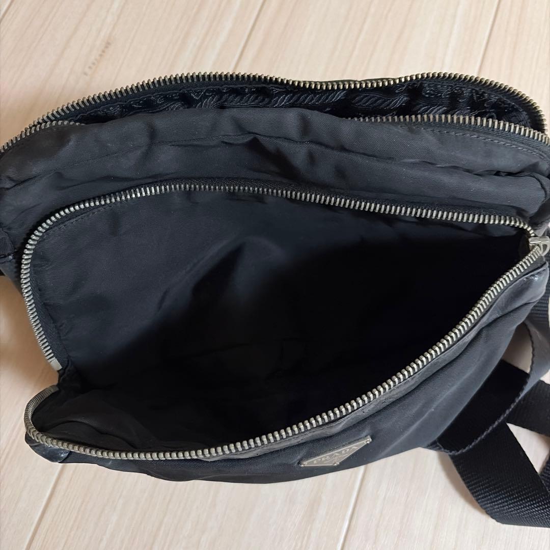 プラダ　ショルダーバッグ