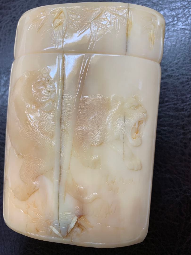 海象牙製 龍虎彫刻 円筒容器 彫刻工芸 183g