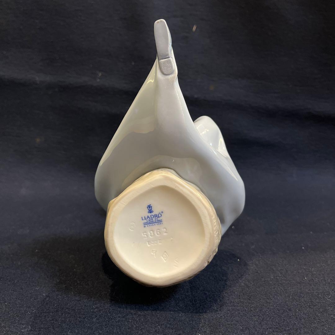 リヤドロ　花の香りに包まれて　フィギュリン　陶器　置物　人形　インテリア