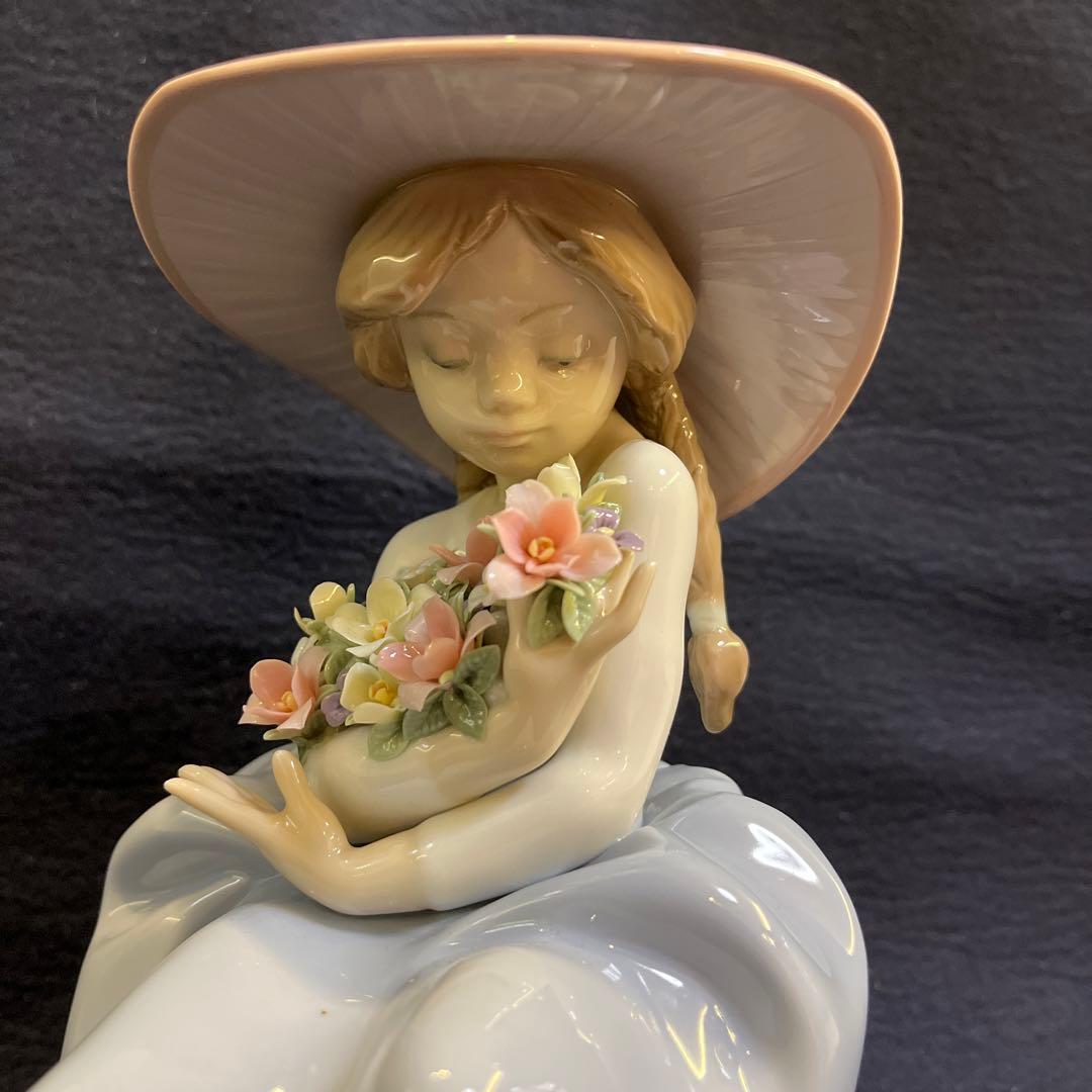 リヤドロ　花の香りに包まれて　フィギュリン　陶器　置物　人形　インテリア