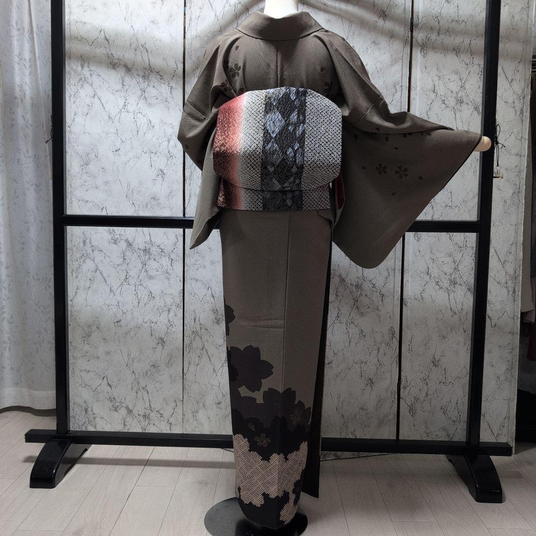 mamamaiii様 絹ポリ　付け下げ茶系　桜さく柄　美品　アッシュブラウン系