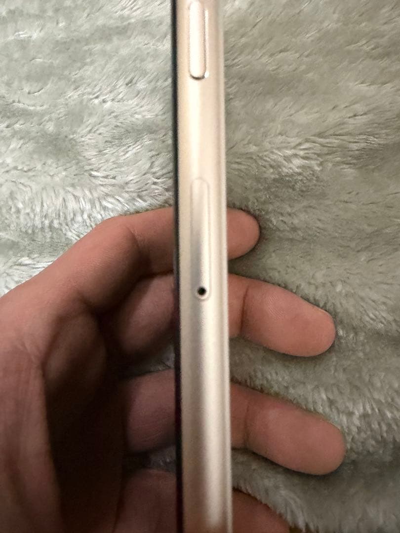 iPhone SE3 64GB スタートライト（整備済み品）SIMフリー