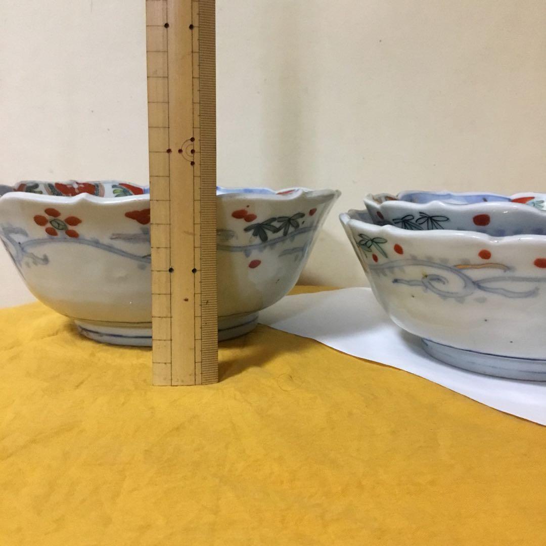 入れ子の色絵の鉢