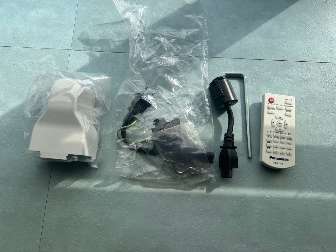 Panasonic NTN91002W 2000lmプロジェクター 本体