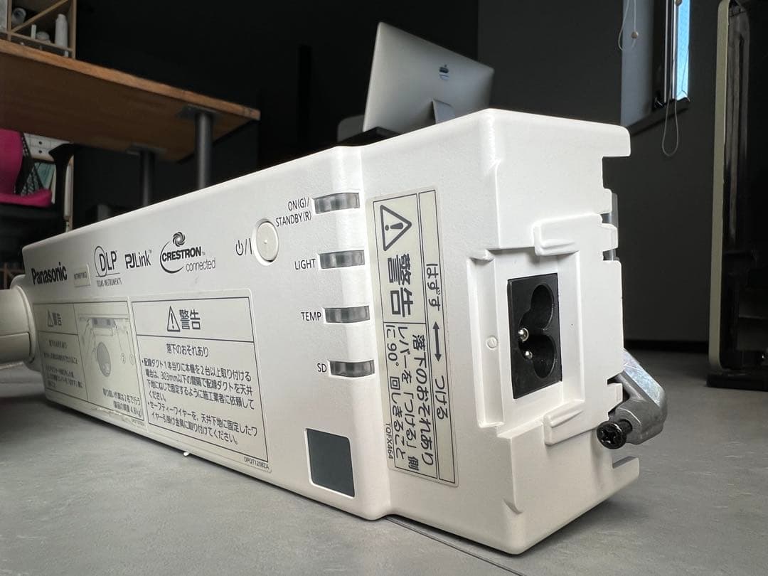 Panasonic NTN91002W 2000lmプロジェクター 本体