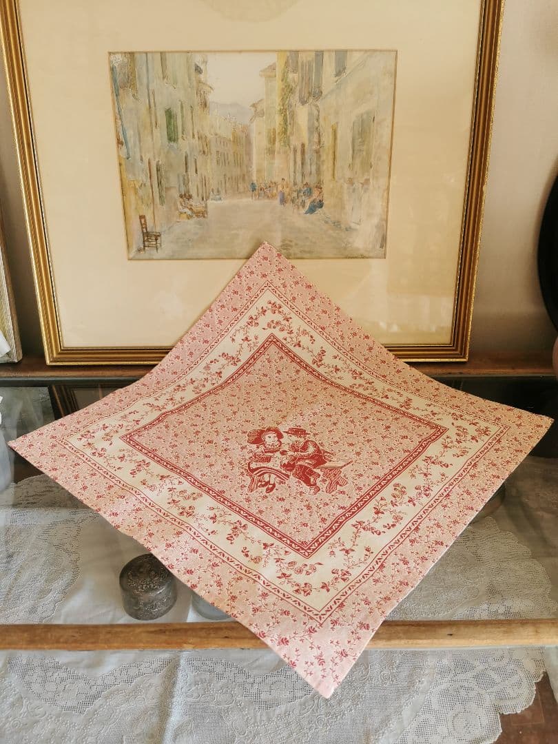 ヴィンテージフランスアルザス フォークロアの少女少女 林檎 小花のコットンクロス