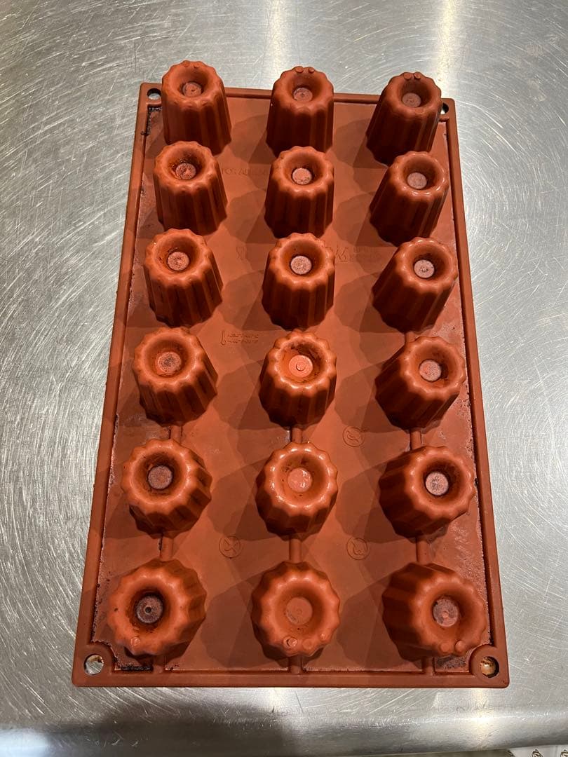 マ*ロ様 シリコマート カヌレ型 18個取れ 10枚セット