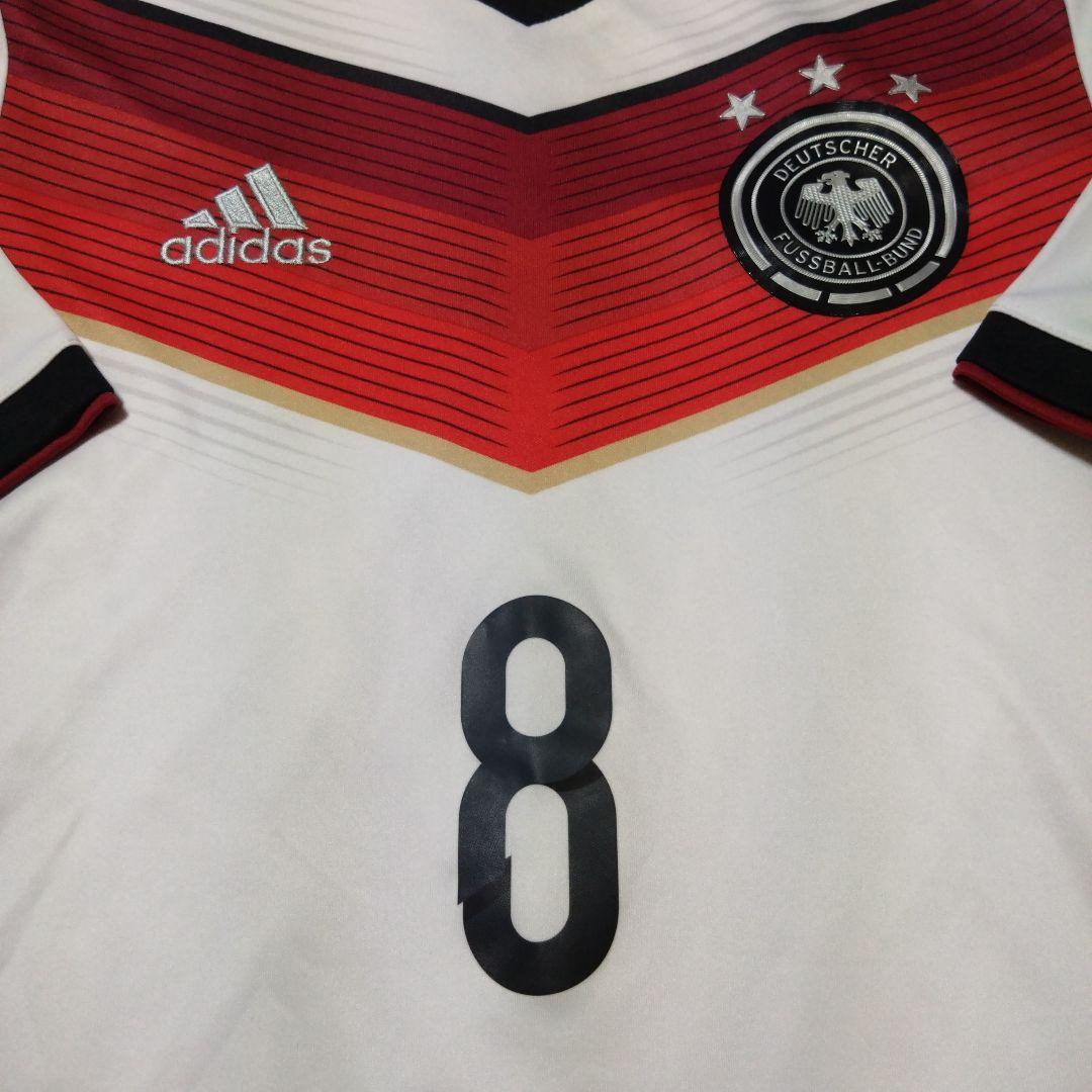 ドイツ代表　メスト・エジル（左利きのテクニシャン）