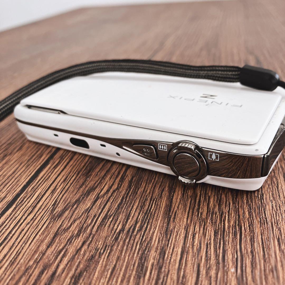 FUJIFILM FinePix Z900EXR デジタルカメラ　ホワイト