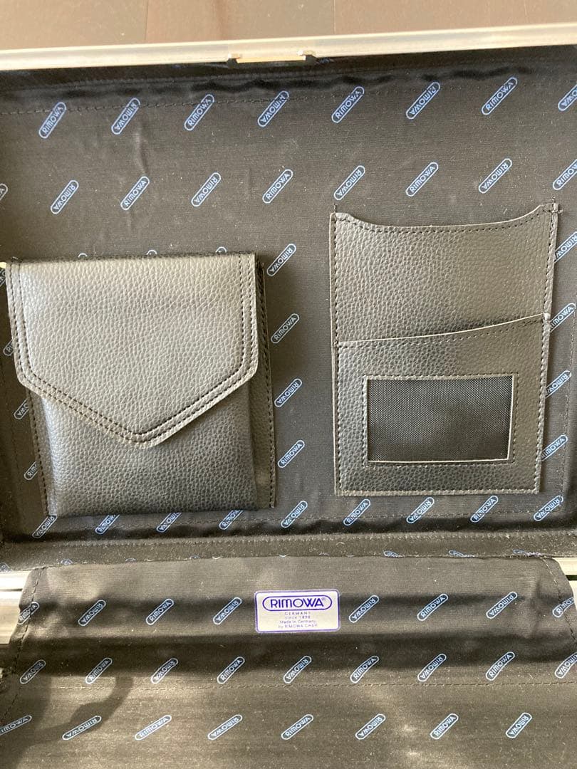 リモワ RIMOWA アタッシュケース アルミ製　鍵・ギャランティーカード付き