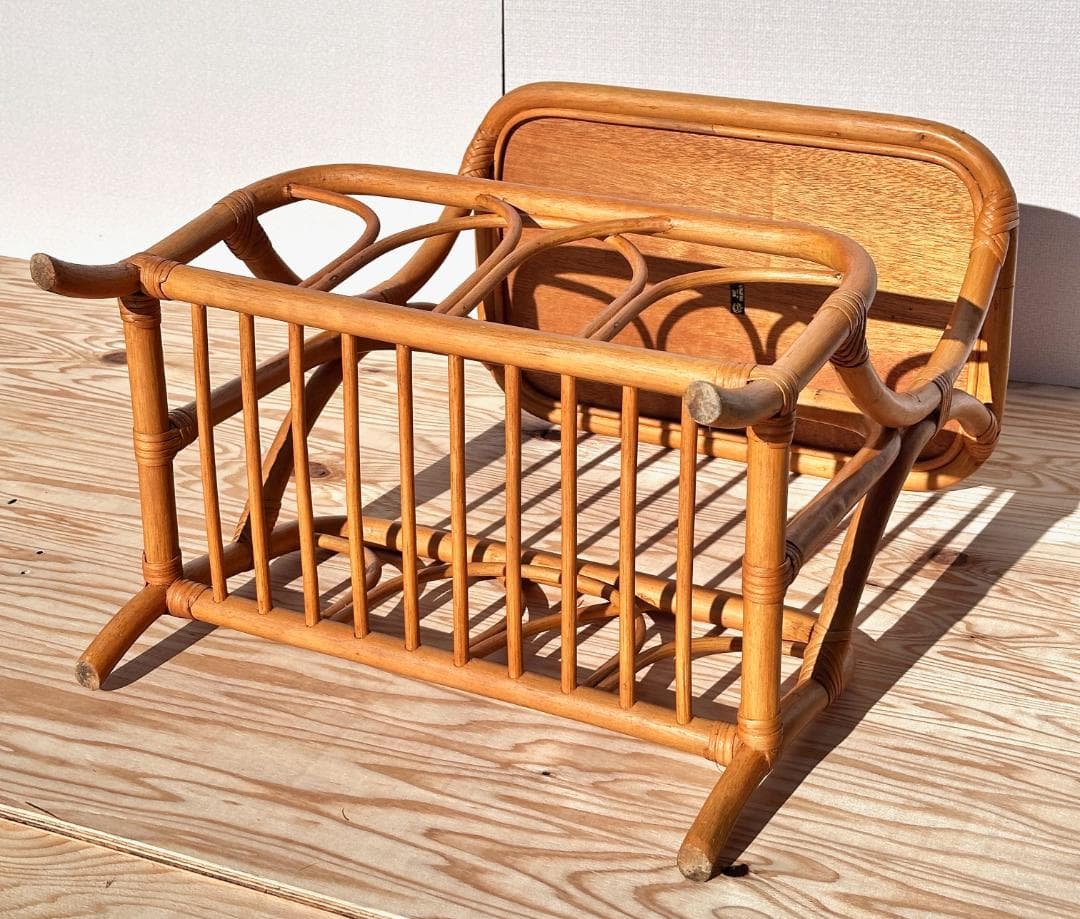 極美品！　ラタン　マガジンラック付きサイドテーブル　美しい曲げ木の造形！