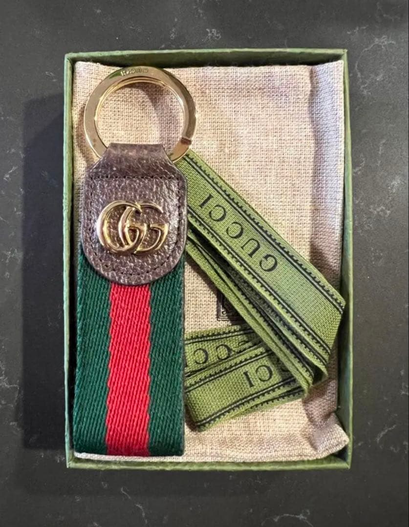 GUCCI キーホルダー ロゴ入り ボックス付き