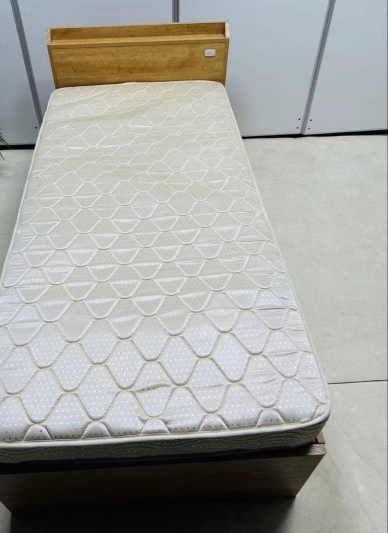 シングルベッドフレームとマットレスセット