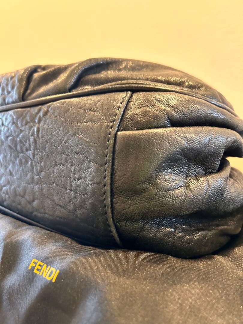 ❤️美品❤️ FENDI 黒 レザー ショルダーバッグ