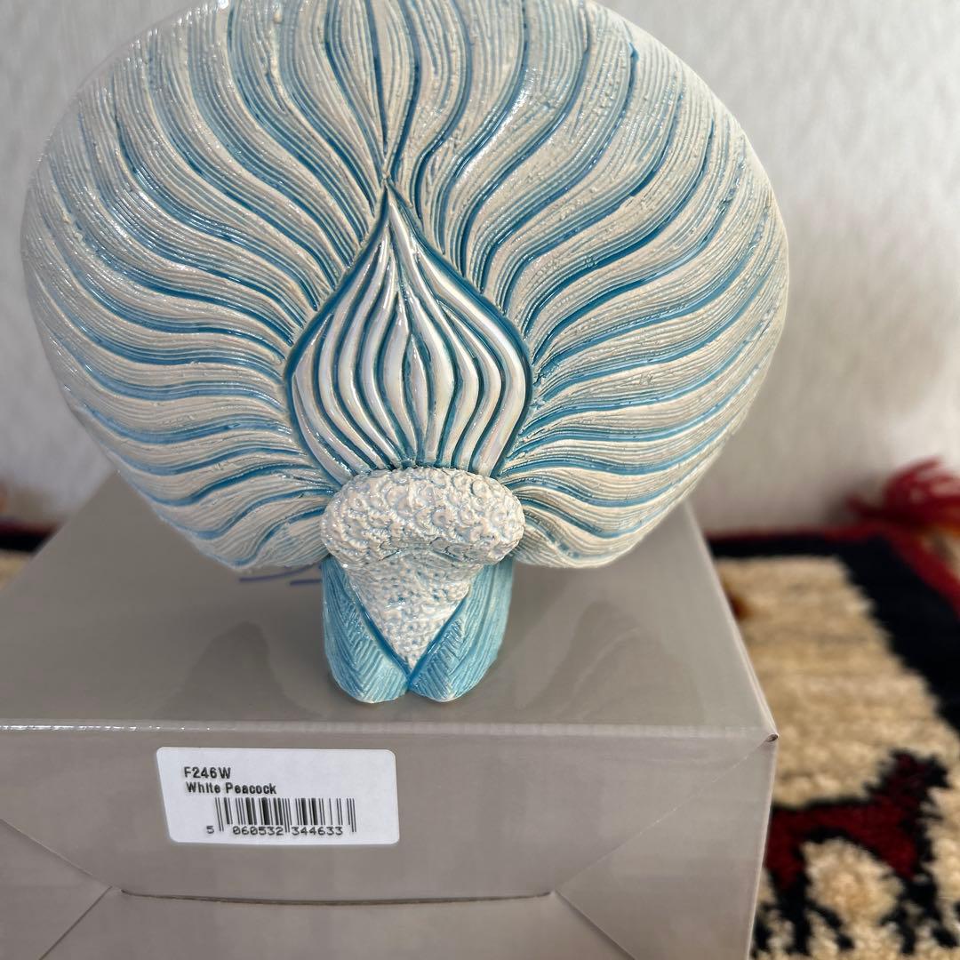 リンコナダ　白孔雀