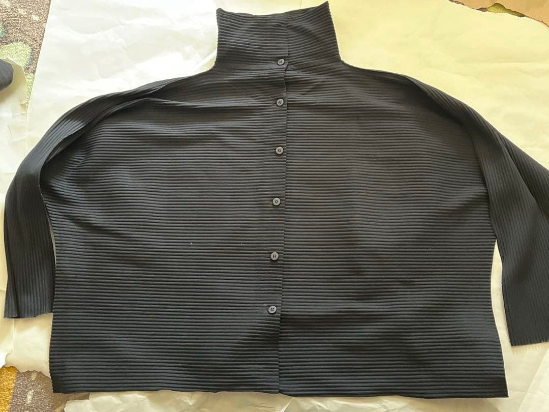 ISSEY MIYAKE me 黒タートルネックシャツ