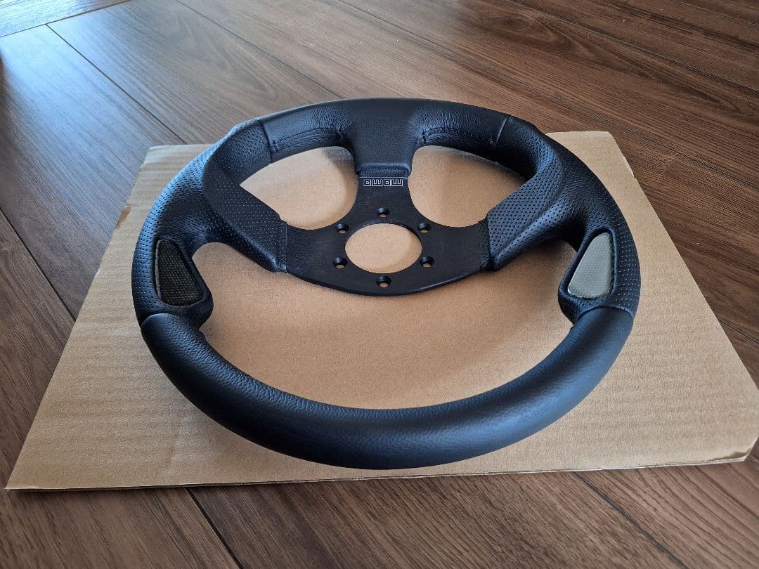 モモ　MOMO　ステアリング　中古　早い者勝ち　ジムニー