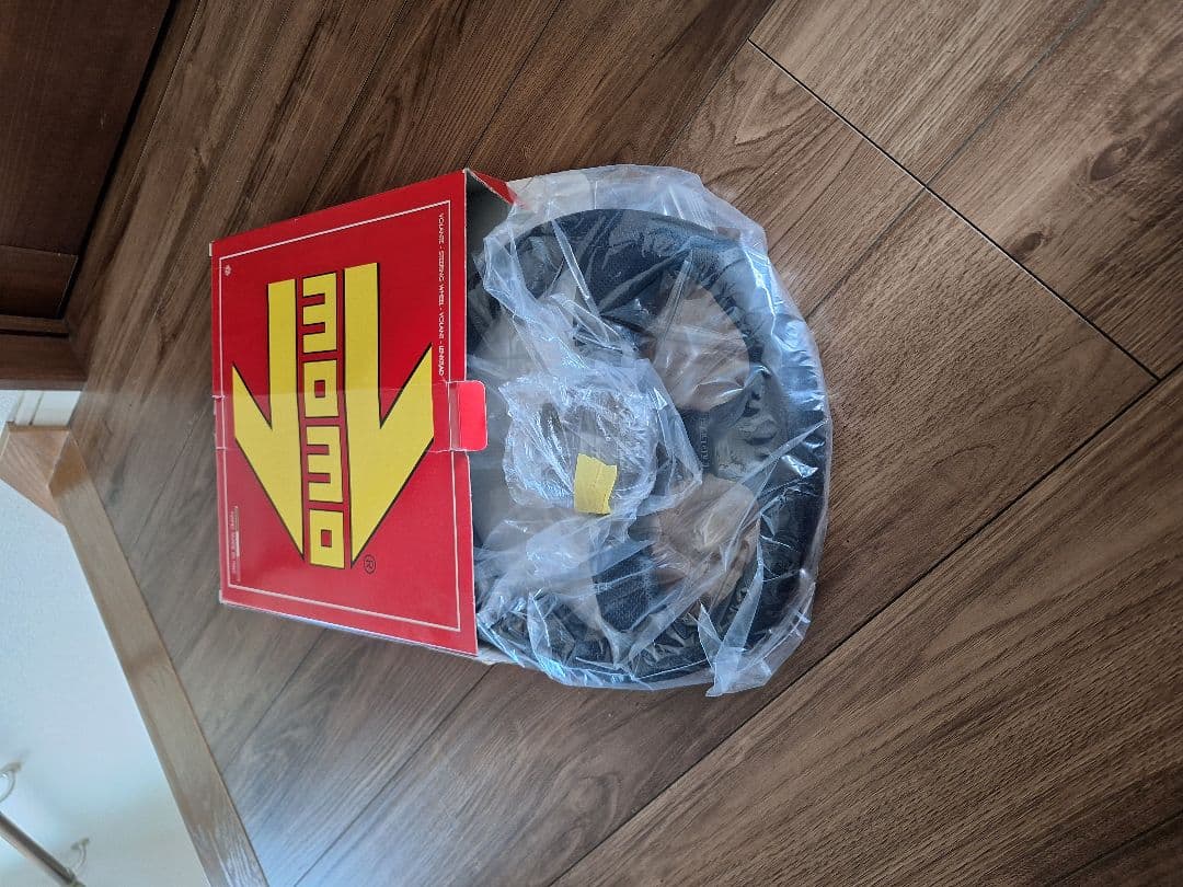 モモ　MOMO　ステアリング　中古　早い者勝ち　ジムニー