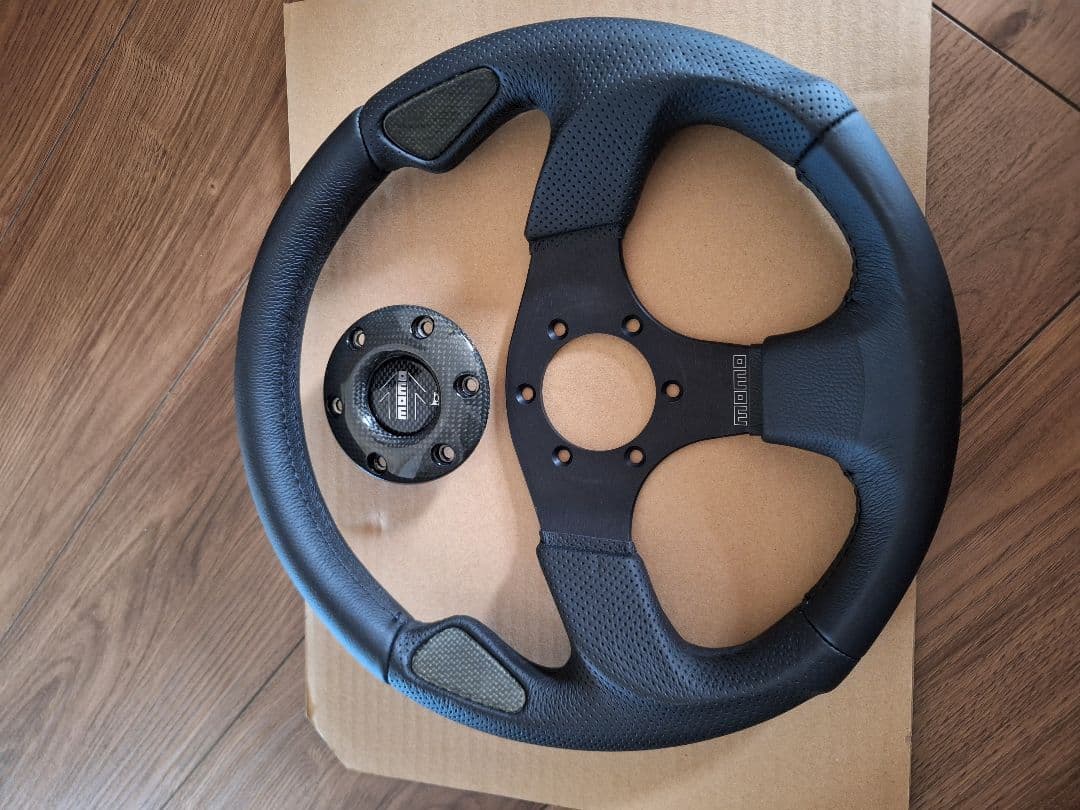 モモ　MOMO　ステアリング　中古　早い者勝ち　ジムニー