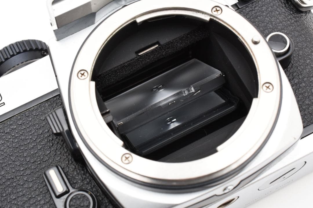 美品 ニコン NEW FM2 シルバーフィルムカメラ モルト新品交換済 B577