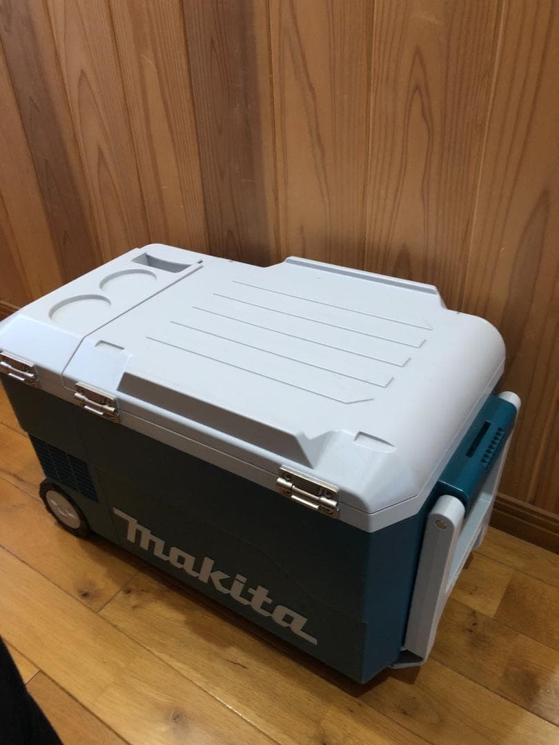 【未使用品】makita マキタ 充電式保冷温庫 20L 18V CW180DZ