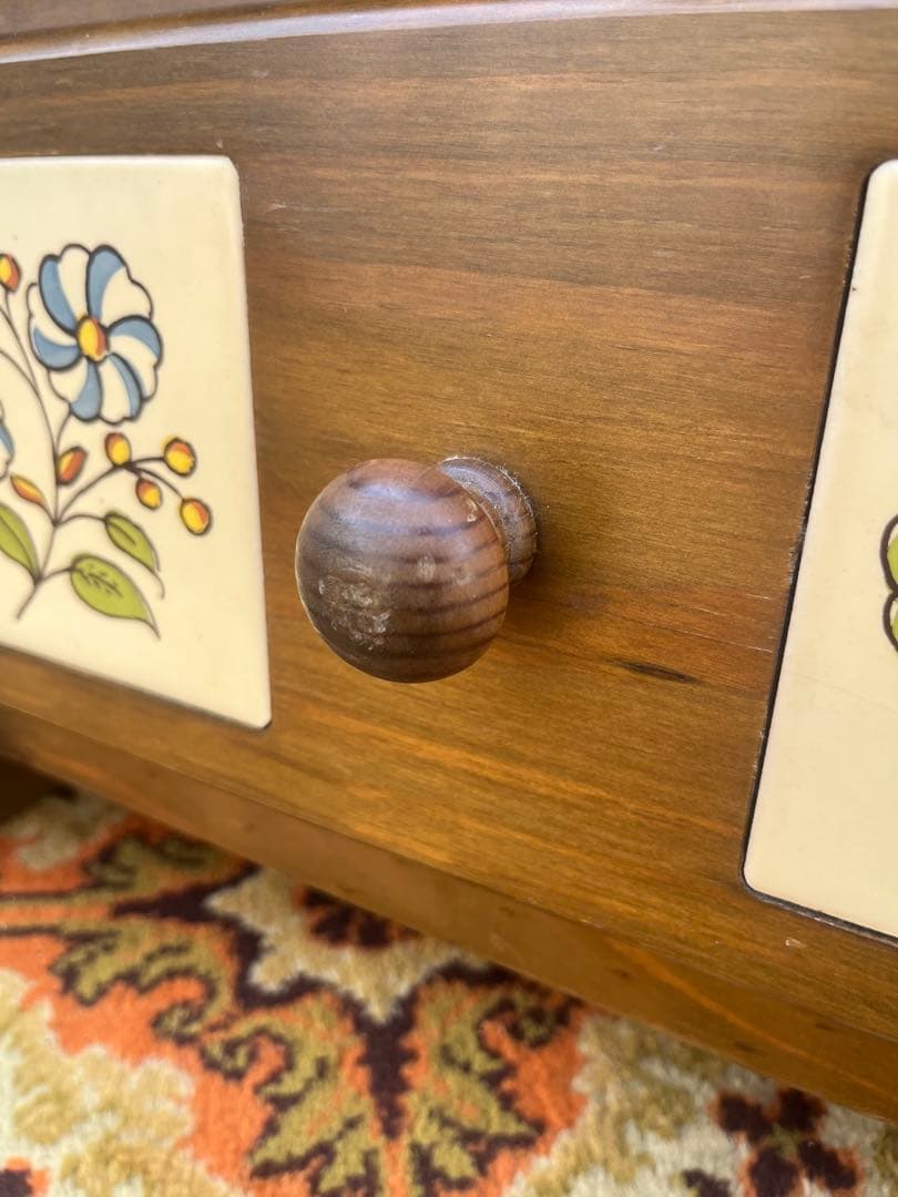 北欧 昭和レトロ 花柄タイル 木製チェスト 4段 箪笥 カントリー アンティーク