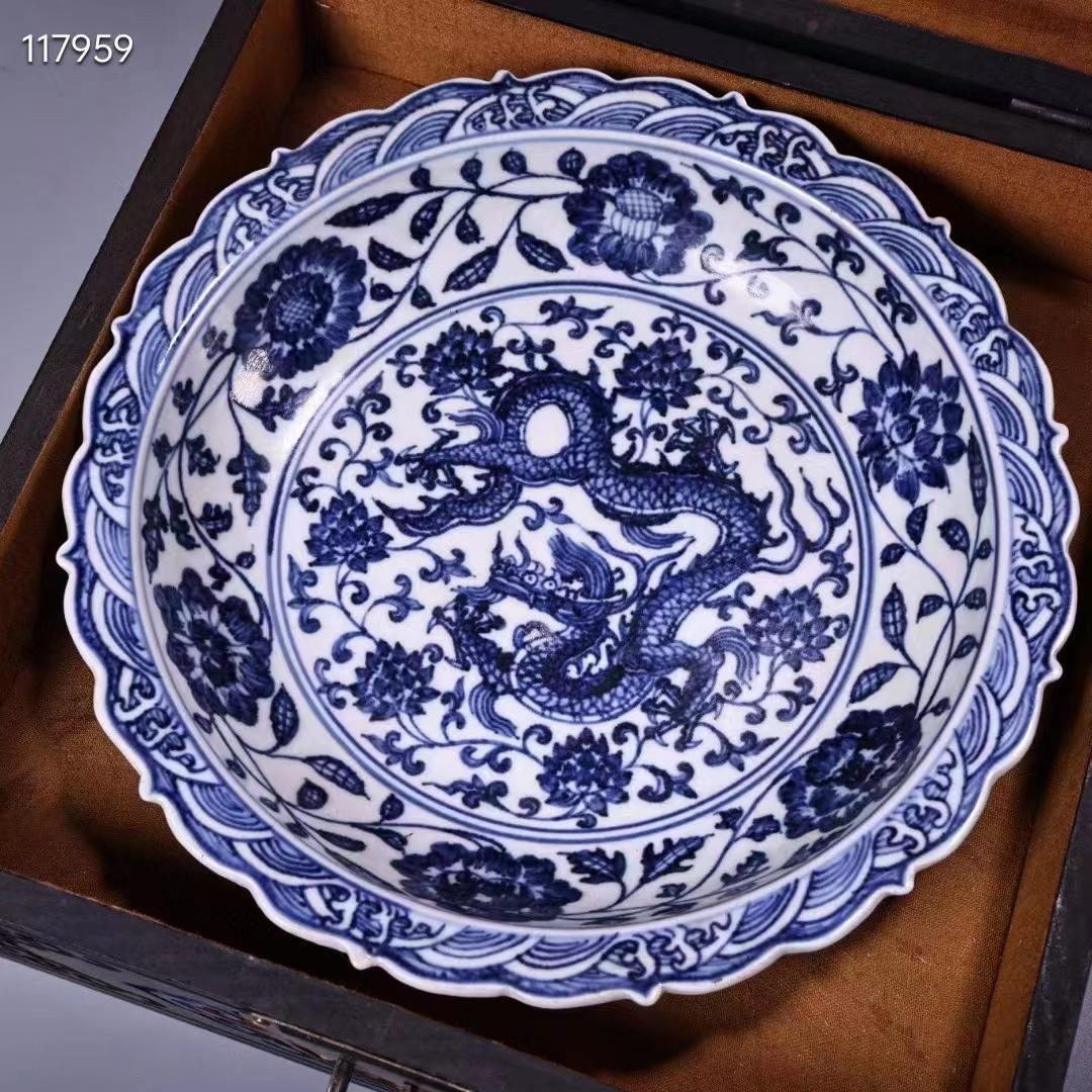 中国古美術・珍蔵收・藍釉青花龍図陶磁器皿・青花瓷器・陶芸・純手絵・文房置物