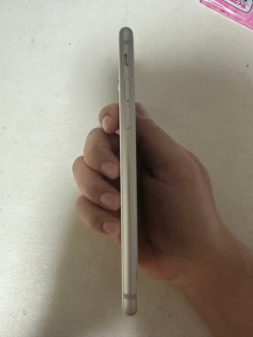 iPhone8 本体 ホワイト 68GB