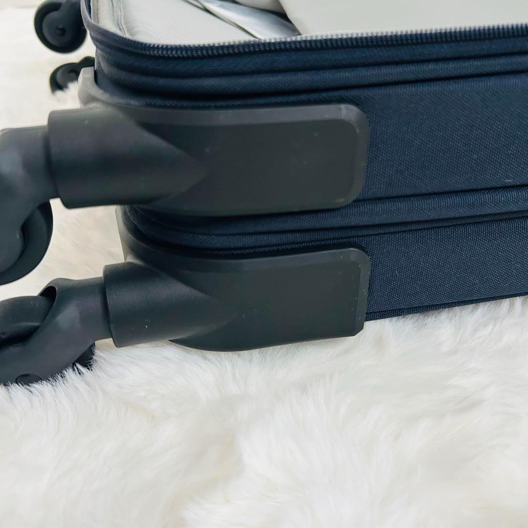 無印良品 半分の厚みで収納できるソフト キャリーケース 63L スーツケース